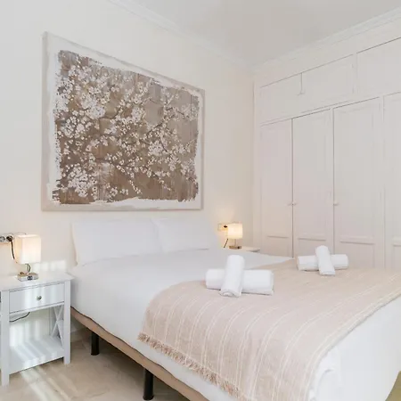 Wide With Terrace & Parking- 3bd 2bth- Alfalfa *