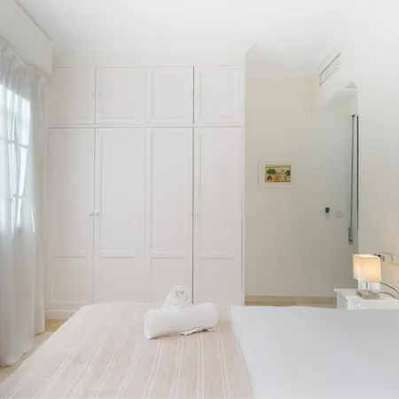 Wide With Terrace & Parking- 3bd 2bth- Alfalfa Apartment Seville