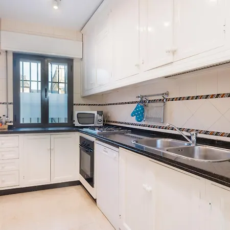 Wide With Terrace & Parking- 3bd 2bth- Alfalfa *