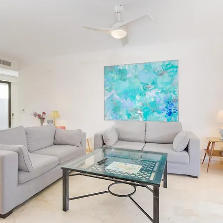 Wide With Terrace & Parking- 3bd 2bth- Alfalfa Apartment