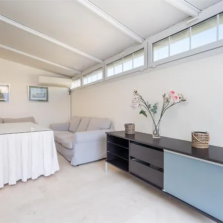 Wide With Terrace & Parking- 3bd 2bth- Alfalfa Seville
