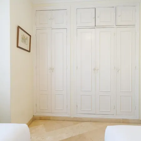 Wide With Terrace & Parking- 3bd 2bth- Alfalfa * Seville